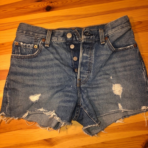 Levi 501 jean shorts - Picture 2 of 2